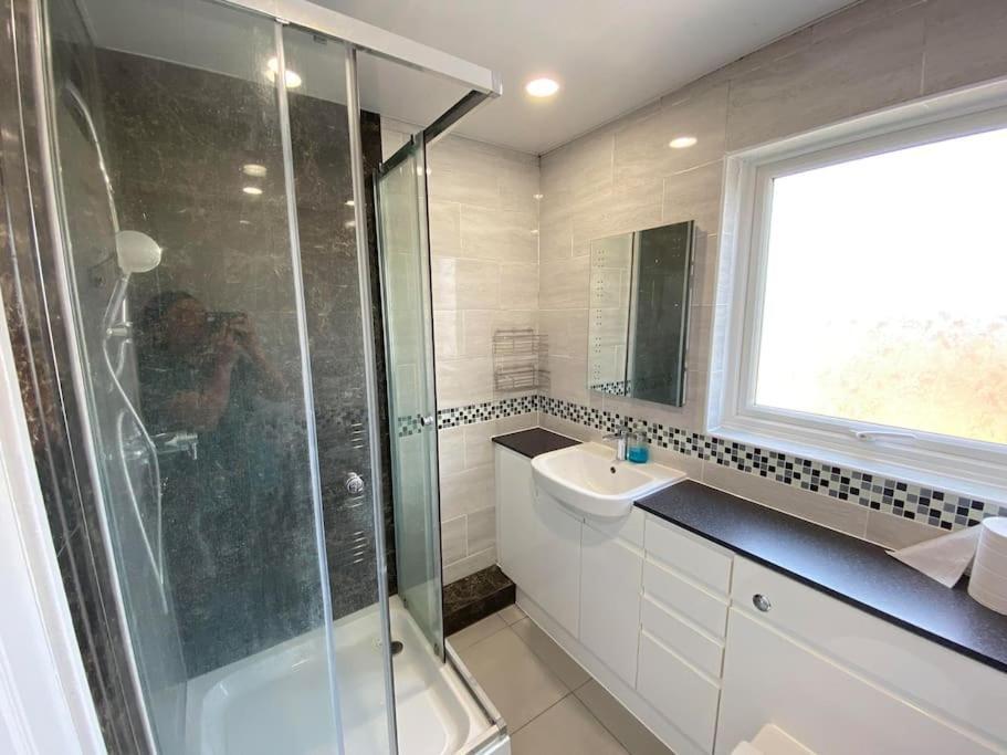 Three Bedrooms House In Windsor Extérieur photo