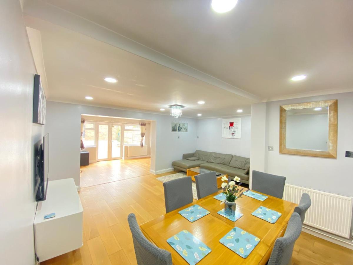 Three Bedrooms House In Windsor Extérieur photo